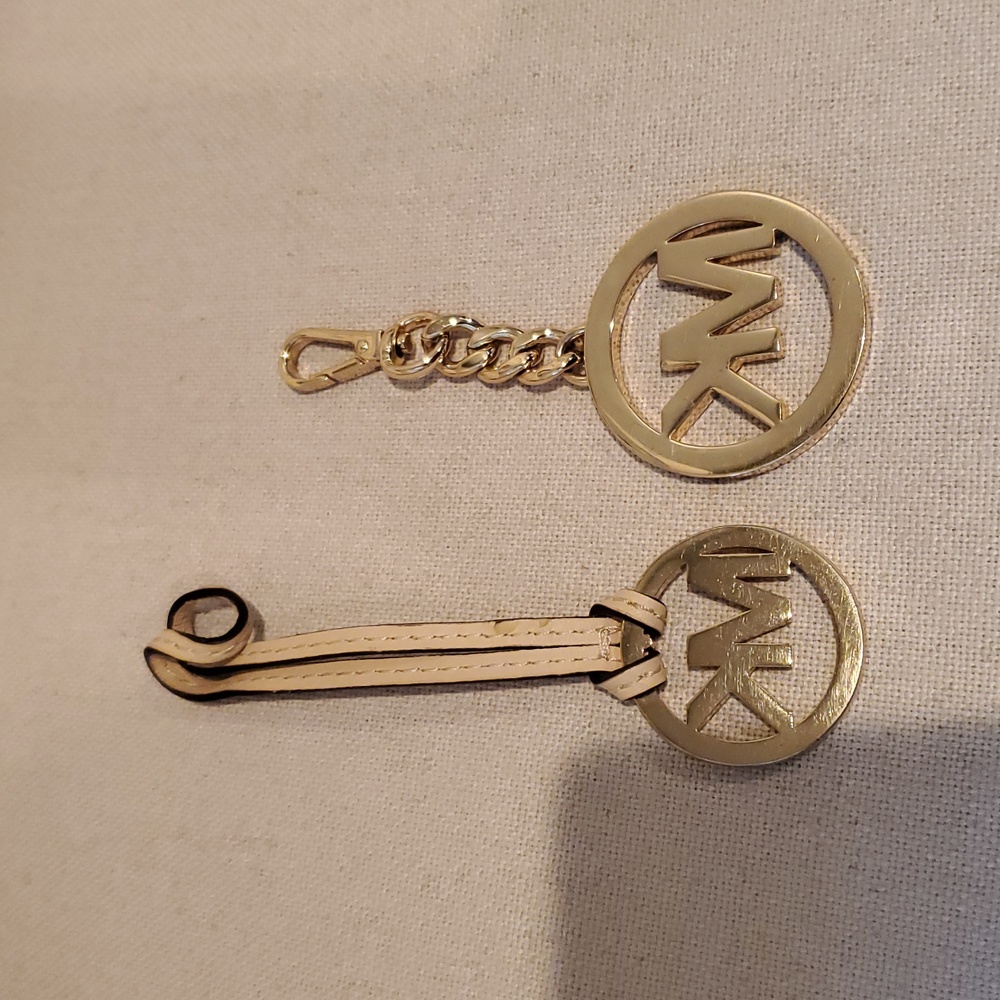 Lot of Bag Charms and Tags (5) - Picture 4 of 10